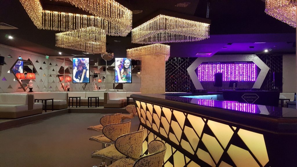 Diamond-Club-Predeal-Design-Interior-Designer-Florin-Ignat-canapele-Candelabre-lampadare-Signa-Design-Solutions-club-design-mobilier-bar-baruri-led-1